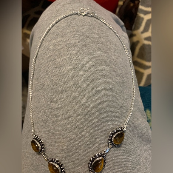 TIGER EYE SILVER NECKLACE BRAND NEW!!!
Stunningly beautiful - Picture 2 of 3